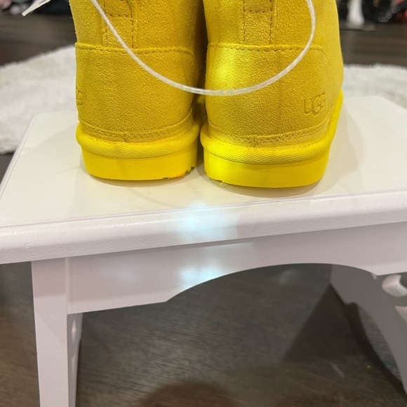 UGG Women's Neumel Fashion Boot - Picture 5 of 9